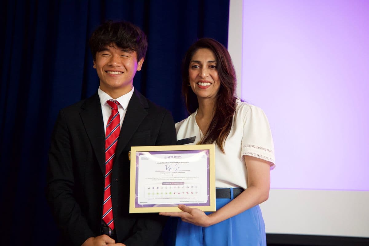 Ryan Lo receiving certificate